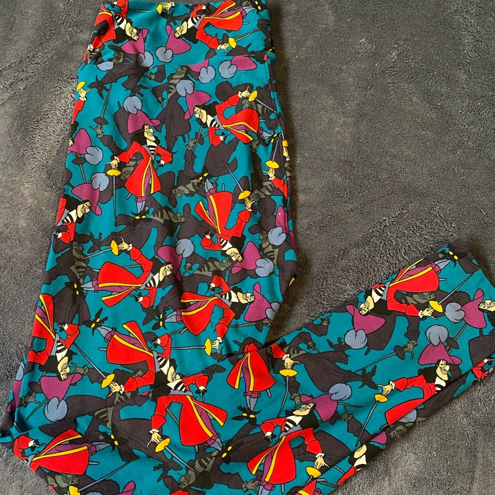 Lularoe leggings in size Tall/Curvy